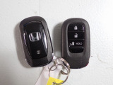 便利なスマートキー付きです!ドアの開錠・施錠はもちろんですが、エンジンをかけるときも鍵を取り出さなくて大丈夫ですよ♪両手に荷物をお持ちの時でも、大変便利で使い易い装備です☆