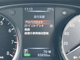 スピードメーター上に運転をサポートする様々な情報を表示してくれます。