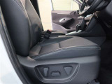 パワーシート搭載。微妙な調整が手軽にでき、ピッタリなポジションで運転することが可能です。