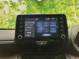 AM・FMラジオやディスク、USB、Bluetoothなど、音声ソースを画面から選択できます。表示がまとまっていて内容を確認しやすく、好みに合わせた音楽やラジオを楽しめます。