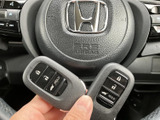 施錠や解錠、荷室の開閉に使えるボタンを備えたキーです。用途に合わせてボタンを見分けやすく、乗り降りや荷物の積み下ろしをスムーズにサポートします。