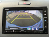 バックカメラが装備されているので後退時に車両の後ろ側をモニター画面に表示します!車庫入れなどでバックする際に後方確認ができて便利です!車庫入れが苦手な人もこれで安心です!
