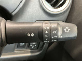 車外の明るさに応じでライトを点灯、消灯してくれるオートライト機能です☆お天気の良い昼間のトンネル走行などオートにしてると便利で安心です☆エンジン停止時にライトの消し忘れも無くなります☆