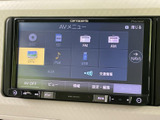 ディスクやラジオ、USBなど複数の音源が画面に一覧で表示され、使いたい項目を選びやすい構成です。設定や情報のメニューも確認でき、日常の移動時間を快適に過ごせます。