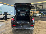 ゆったりとしたトランクルームでございます。たくさんのお荷物の車載が可能でございます。