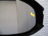 隣車線を走る車両をレーダーで検知し、ドアミラーでは確認しにくい後側方エリアに存在する車両に加え、急接近してくる車両も検知します。車両を検知するとドアミラーに搭載されたLEDインジケーターが点灯します。