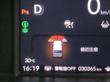 自社整備工場で点検整備をおこなってからお渡ししています。車検が残っている場合は『12ヶ月点検整備』を、車検整備付きの場合は『車検整備』をおこないます。整備費用は車両本体価格に含まれています。