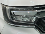 LEDヘッドライトは、点灯の瞬間から最大光量を発揮し、突然暗くなるトンネルなどでの安定感を高めます。