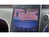 【360度カメラシステム】リバースと連動し、車両後方の映像をディスプレィに表示歪みの少ないカメラにより鮮明な画像で後退の運転操作をサポートします。