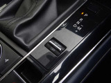 【スポーツモード】使用状況に応じた走行が楽しめます。電動パーキングブレーキのオートホールドONにすると、停車中にブレーキから足を放しても、自動的に制御し停車時の運転者の負担を軽減します。