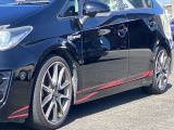 左側を前から写しました。リムに赤い縁取りの入ったG'sのホイールです。