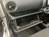 もちろんグローブボックスも装備されているので室内の整理にとっても便利♪