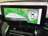 【パノラミックビューモニター】専用のカメラにより、上から見下ろしたような視点で360度クルマの周囲を確認することができます☆死角部分も確認しやすく、狭い場所での切り返しや駐車もスムーズに行えます。