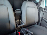 【センターアームレストOP価格￥30,000】運転中にリラックスして運転して頂けます!