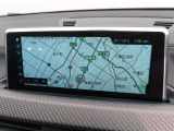 【純正ナビゲーション】BMWのナビゲーションは操作性も良く、詳細な地図情報と交通状況を見やすく表示し、快適なドライビングをサポートしながら目的地までナビゲートします