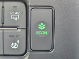 ワンタッチで省燃費走行をサポートするECONスイッチを装備。