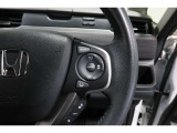 Hondaセンシングの機能のひとつ、アダプティブクルーズコントロール付!アクセルから足を離しても設定したスピードと前車との車間を保ち走行してくれます!車線維持もアシスト☆高速道路で疲労軽減ですね☆