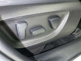 電動パワーシートはボタン一つで細やかな調節が可能ですよ。 意外に力が要るシートの移動もラクラク、思い通りのポジションが見つかります。