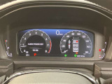視認性に優れたメーターを採用しており、走行中でも車速や情報が分かりやすく表示されます。運転時の視線移動をむりのない範囲に抑え、快適で安心感のあるドライブをサポートします。