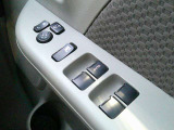 運転席オート機能付き全席パワーウィンドウとなっております。