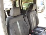 シートはフィット性も良く、楽な運転姿勢を保てます。シートヒーター付き!直接体を温てくれるので寒い日の運転も快適です。