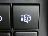 ヘッドライトの汚れをウォッシャーの力で洗浄するヘッドライトウォッシャー装備です。