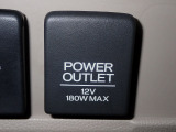 アクセサリーソケット機能付きです。消費電力120W(10A)以下のアクセサリーに、直流12Vの電源を供給します。