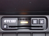 ■【ETC車載器】が装備されています。セットアップをしてお渡しとなり、ETCカードを差し込むだけで高速道路の利用が可能です。