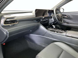 運転席周りのレイアウトをご覧ください。ナビゲーションが綺麗に装着されすっきり収まってますね!