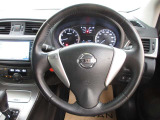 運転が楽しくなる明るく開放的な運転席まわりです。