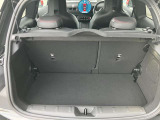 普段使わない荷物は、下にしまうことができるため、トランクをより多く使うことができます