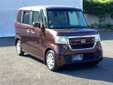 狭い駐車場でも、スライドドアならチャイルドシートへのお子さまの乗降や荷物の積載もスムーズ。