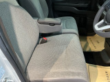 アームレストは、運転中の腕をしっかりと支えることで、疲労を大きく軽減してくれます。