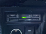 【ETC】有料道路を利用する際に料金所で停止することなく通過できる、ETC車載器(ノンストップ自動料金収受システム機器)が装備されています。セットアップを行うことで利用可能になります。