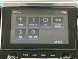 目的地やオーディオ、テレビなどのメニューが一覧で表示され、使いたい項目を探しやすい画面です。設定や情報の項目もまとめられており、日常の移動に必要な機能へスムーズにアクセスできます。