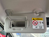 急いで外出!!そんな時でも降車前にササっと身だしなみをチェック!あると便利な装備品です。