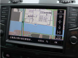 【純正ナビ】車両と一体感のある純正ナビを装備。操作性にも優れ、初めての道でも安心してドライブをお楽しみいただけます。