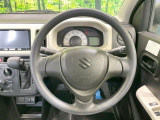 インテリアに合わせたデザインのステアリングは、運転される方のことも考え、運転しやすい形状、大きさです。是非一度、実際に触ってお確かめください。
