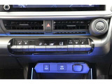左右独立温度コントロールフルオートエアコンです。運転席、助手席それぞれで独立して温度設定ができます。冷え性の方が乗っても安心ですね♪