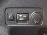便利なアクセサリーコンセント(AC100V・1500W)が装備されています。ハイブリッドカー特有の大容量の電気エネルギーによりアウトドアシーンや停電などの非常時に便利な機能です。