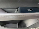 パワーウィンドウのスイッチですよ。運転席に居ながら窓を開け閉めのコントロールできます。