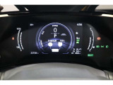 運転中に必要な情報を伝えるためコンテンツの配置が工夫されたTFT液晶式メーターです。ナビルート情報、運転支援システム状態、航続可能距離等の常時表示に対応されています。