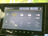 AVメニューにはTVの選択項目があり、停車中にテレビ映像を楽しめる装備です。ラジオや音楽ソースなども同じ画面から選べるため、利用したい項目を見つけやすく、切り替えもわかりやすい構成です。