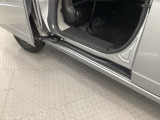 ホンダ車の低床ボディは乗りやすく、足元も広びろですよ。