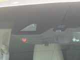 【トヨタセーフティセンス】走行中に前方の車両等を認識し、衝突しそうな時は警報とブレーキで衝突回避と被害軽減をアシスト。より安全にドライブをお楽しみいただけます。