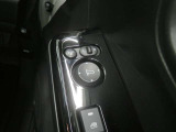 電動格納ミラー! スイッチひとつでミラーを畳めます。