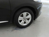 装着タイヤサイズは、225/65R17です。純正アルミホイールを装着しております。