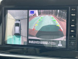アラウンドモニター、上空から見下ろしているかのような映像をディスプレイに映し出し、スムースな駐車をサポートします。さらに、人や自転車など周囲に動くものがいる場合には、表示とブザーで注意を促します。