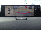 360&deg;ビューモニターでは前後左右4つのカメラ映像をさまざまな走行状況に応じて切り替えてセンターディスプレイに表示することで、駐車時や狭い道でのすれ違い時、見通しの悪い交差点進入時でも安心感を高めます