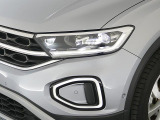 IQ,Light搭載!フロントカメラで対向車を認識して、最適な照射を保ちます。